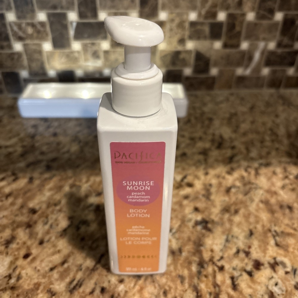 PACIFICA Sunrise Moon Body Lotion Peach Cardamon & Mandarin